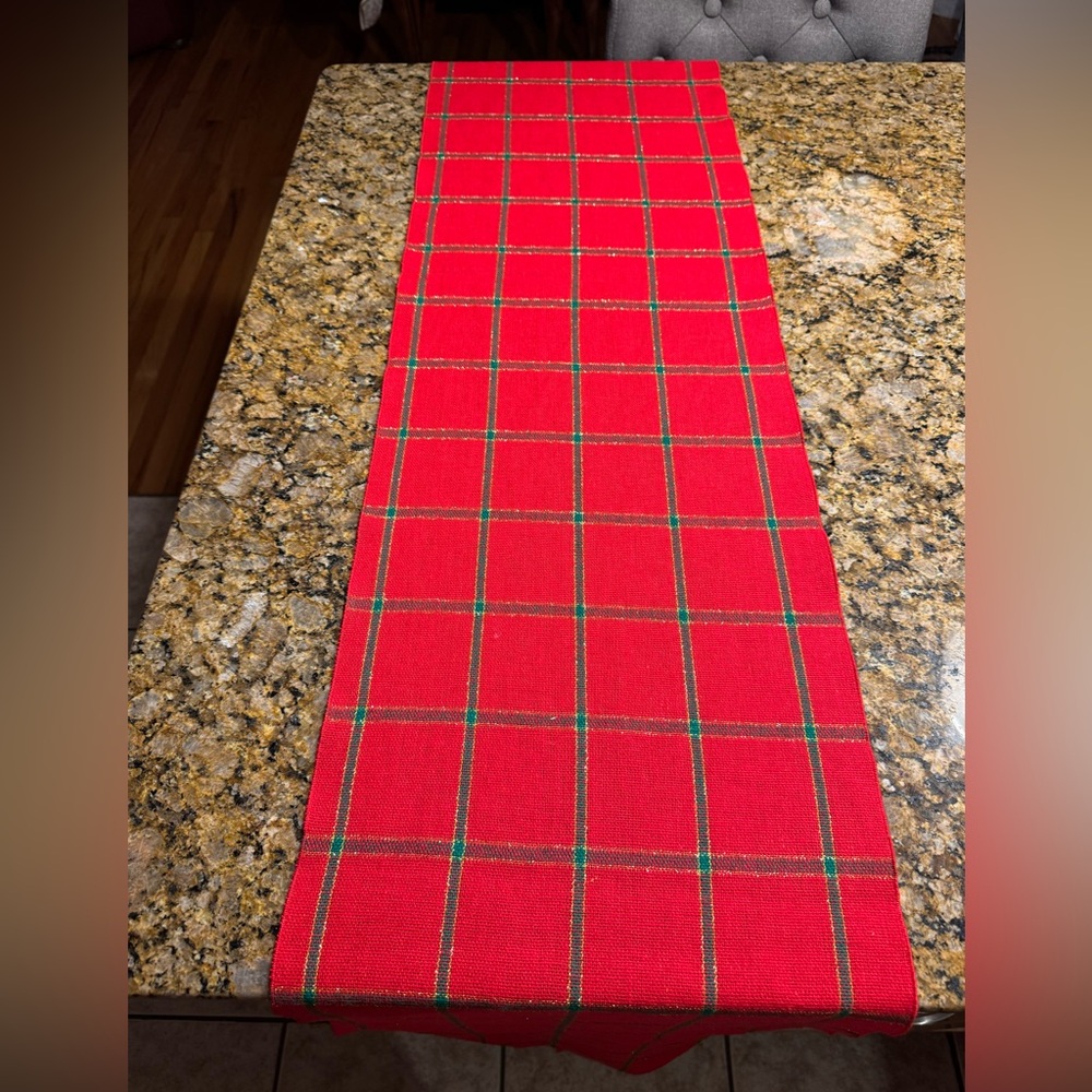 Holiday christmas table runner